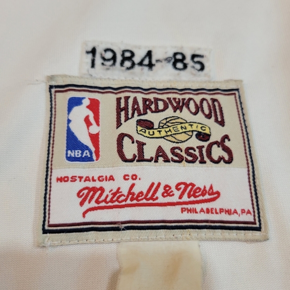 Michael Jordan Mitchell & Ness Bulls Jersey - Picture 3 of 3